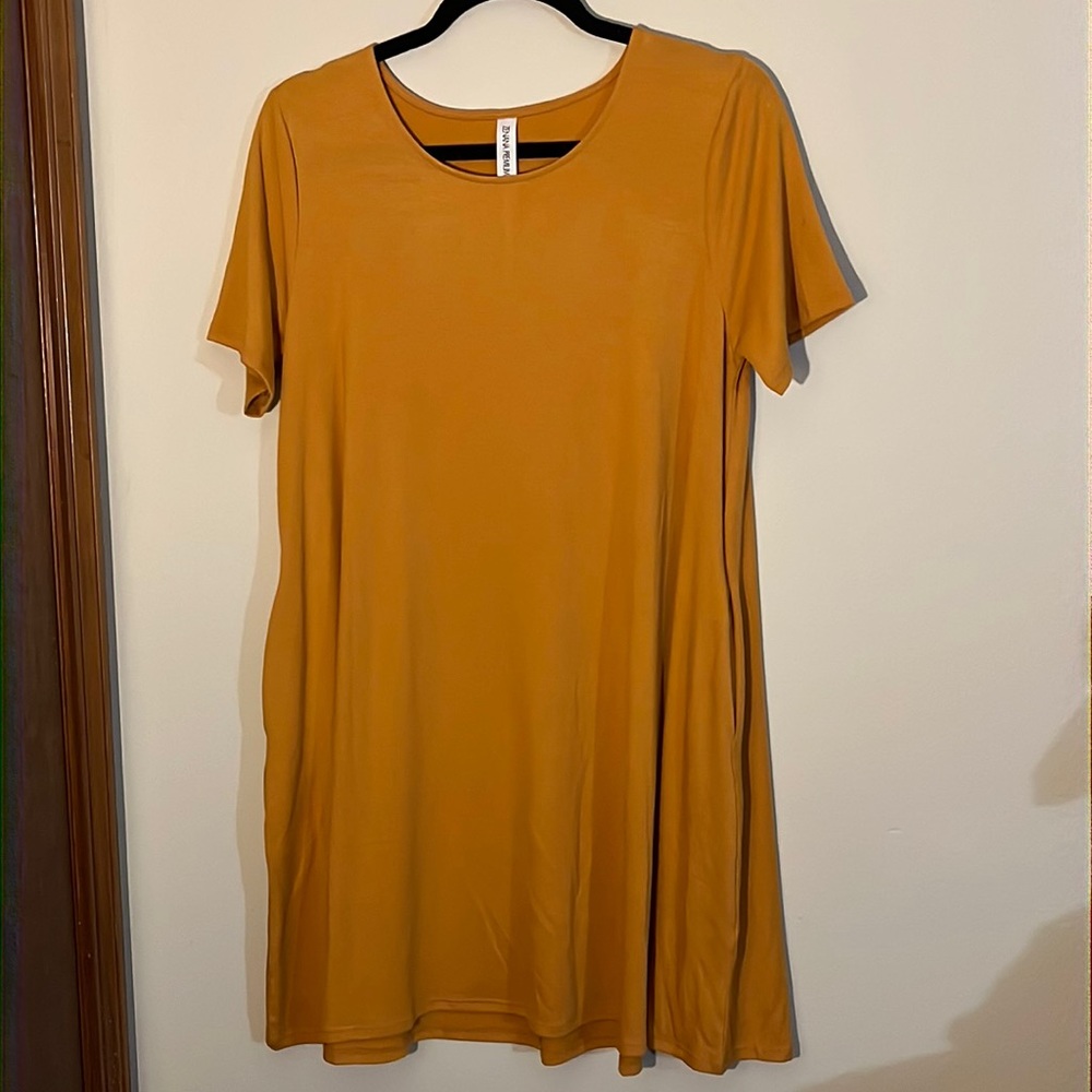 Mustard T-shirt dress with pockets